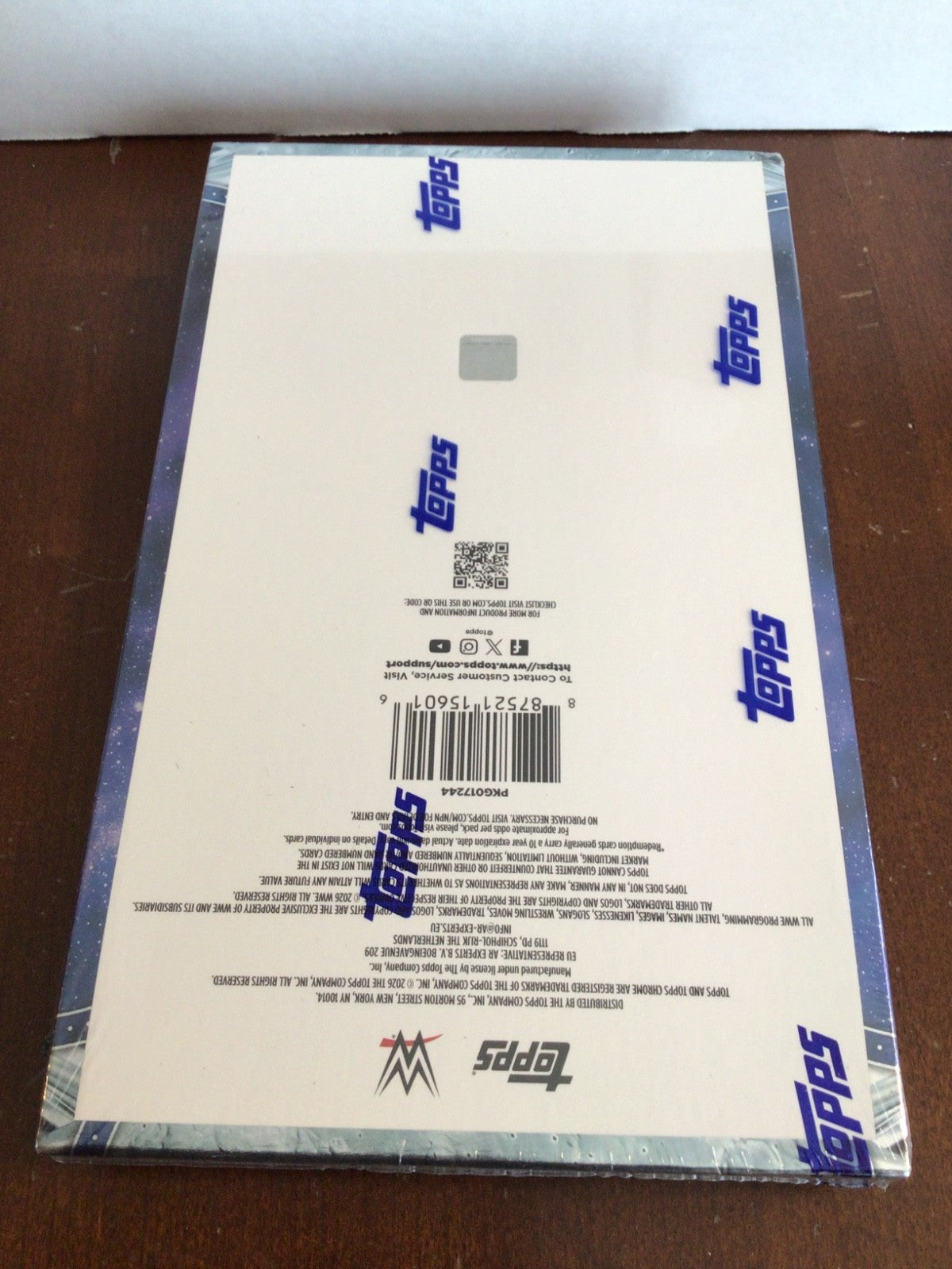 Topps 2026 Cosmic Chrome WWE Hobby Box